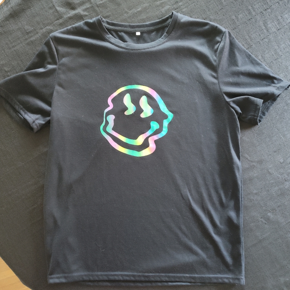 Men's smiley face t-shirt black size large used